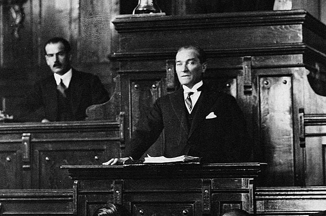 1920 - Mustafa Kemal, Büyük Millet Meclisi Reisliği'ne seçildi.