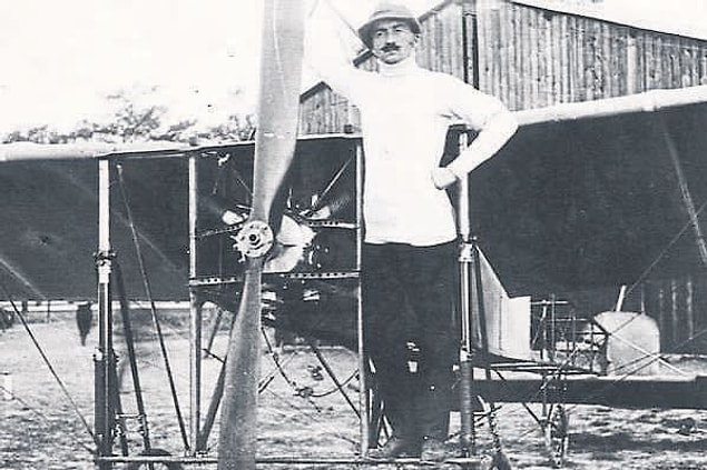 1912 - İlk defa, bir Osmanlı pilotu olan Fesa Bey (Evrensev), Osmanlı tayyaresi ile Türk toprakları üzerinde uçtu.