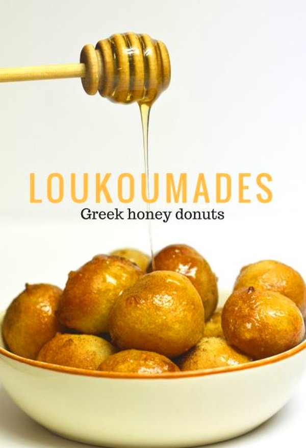 Ancak bir farkla; lokma Yunan tatlısı loukoumades ya da kısaltılmış haliyle lukumades adıyla tanıtılıyor.
