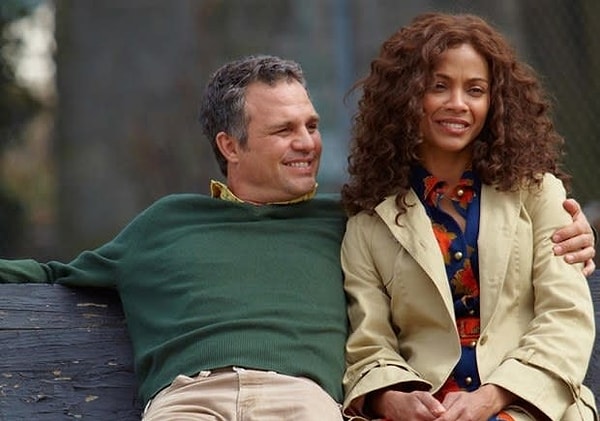 2. Марк Руффало и Зои Салдана появились в "Бесконечно белый медведь"