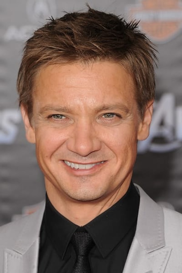 6. Джереми Реннер (Клинт Бартон / Соколиный глаз)