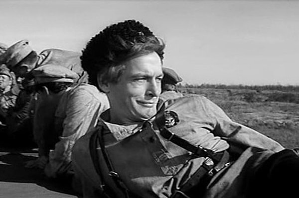 1. Какой актер сыграл роль Ивана Вараввы в "Офицерах"?