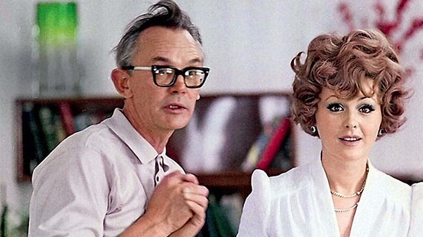 3. Какой из героев Гайдая сказал фразу: "Бабуля! Закурить есть?!"?