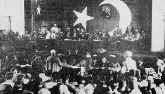 1920 - TBMM, Hıyanet-i Vataniye Kanunu'nu onayladı.