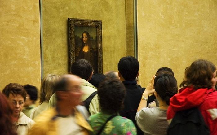 Leonardo da Vinci'in Mona Lisa'sı Turistlerin Beklentilerini Karşılamıyor: Yeni Cazibe Merkezi İzlanda'nın Kuzey Işıkları