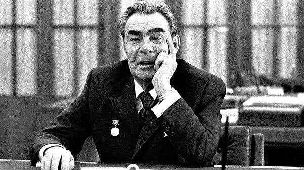 10. Как назвали период брежневского правления?