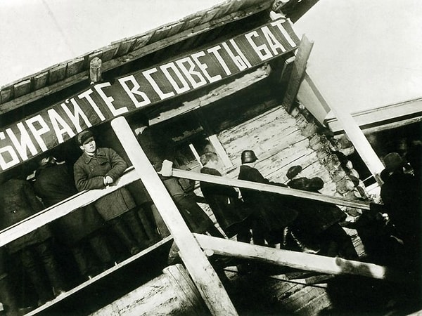 10. "Все на выборы!"