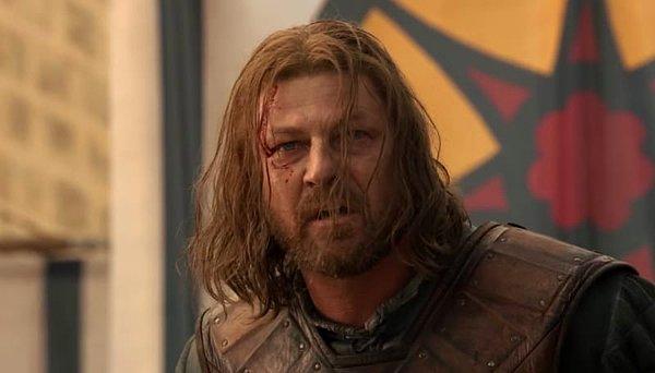 Not: Ned Stark da kızlarının yaşaması için kendi canını feda etmişti. Eminiz o an küçük kızı Arya'nın tek başına bir savaş kahramanı olacağını düşünmemiştir.