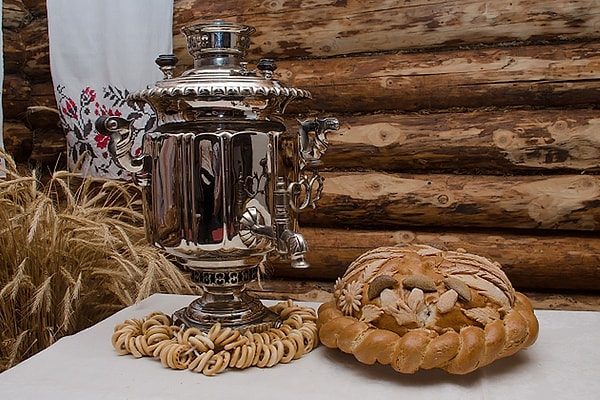 14. И последнее: «_______ проходить мимо, заходите в гости!»