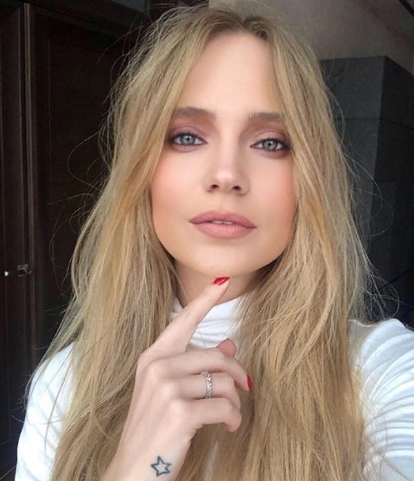 Спустя некоторое время она познакомилась с продюсером Максимом Фадеевым и прославилась как певица под псевдонимом Глюкоза.