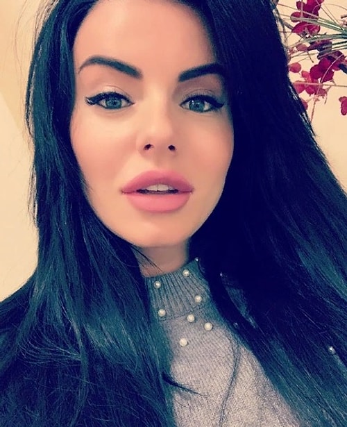 Теперь Волкова занята сольной карьерой и воспитанием детей.