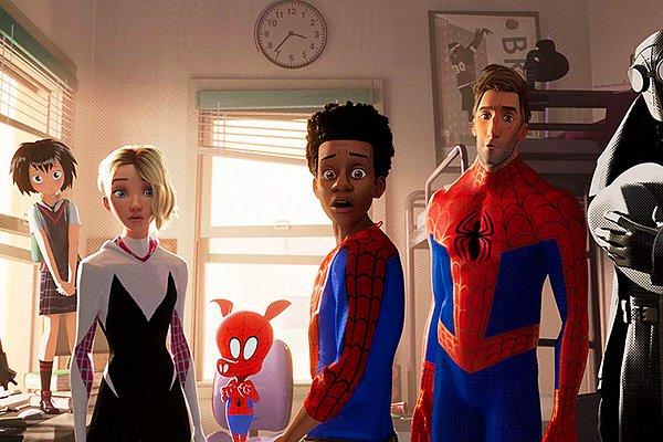 4. Spider-Man: Into the Spider-Verse filmiyle Oscar kazanan Phil Lord ve Christopher Miller, Sony Pictures Television ile imzaladıkları anlaşma doğrultusunda hem live-action hem de animasyon Spider-Man dizileri hazırlayacak.