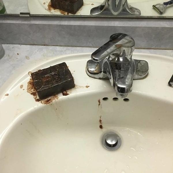 33. "Хм... даже не знаю, какого бы цвета сделать мыло..."