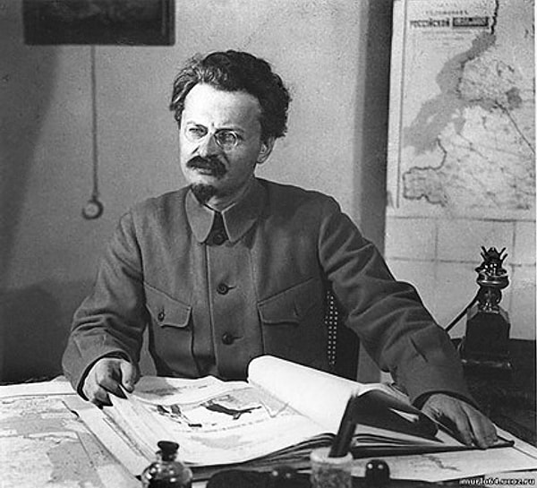 10. И настоящую фамилию Троцкого вспомните?