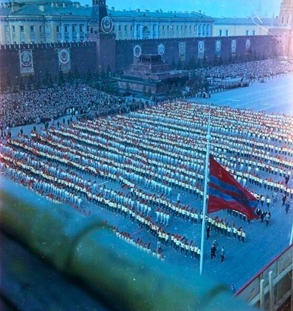 14. А это цветные фото 1950-х 📎