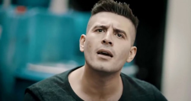 Meğer Akın diye beklediğimiz Cihangir Ceyhan, Çukur'u hallaç pamuğu gibi atmaya gelecek Azer Kurtuluş olacakmış. Anlaşılan 3. sezonda da Koçovalıların derdi Azer olacak.