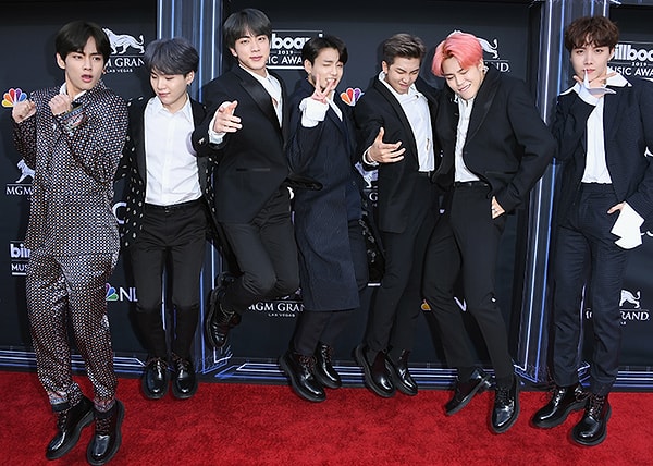 5. Звание "Лучшей группы или дуэта" получили ребят из BTS.