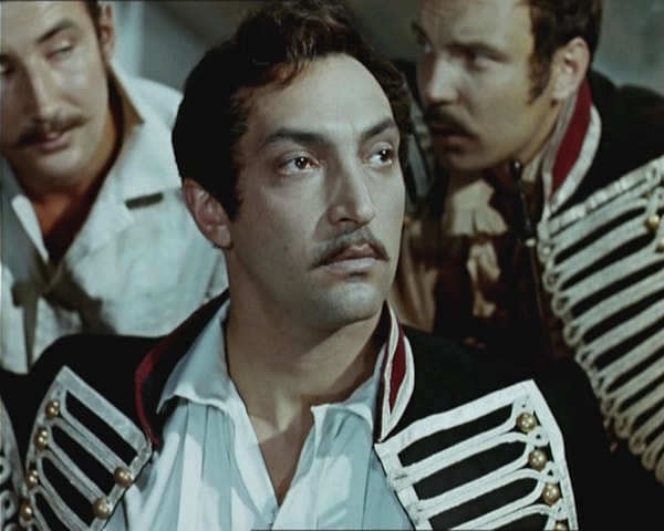 2. А чью роль исполнил Юрий Яковлев в "Выстреле"?