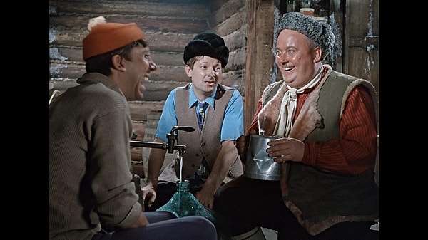 3. Когда Балбеса "ранил" Шурик, что было в его внутреннем кармане?