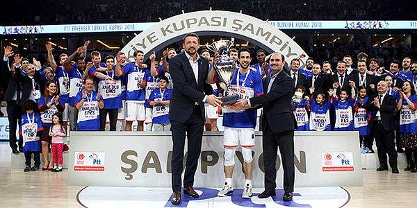 Aralık 2017'de Anadolu Efes'in başına geçti. Yalnızca 3 ay sonra Türkiye Kupas'nı kazandı.
