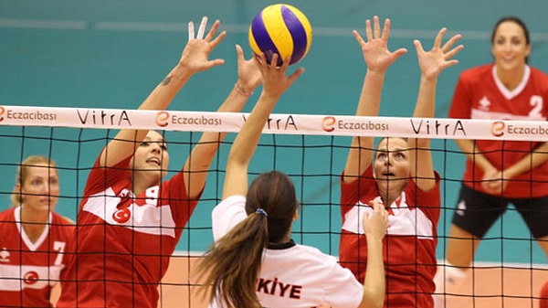 1. Начнем с первого вопроса. Сколько человек в команде по волейболу?