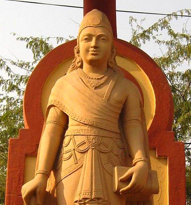 5. Dünyanın ilk Budist hükümdarı Büyük Ashoka; köleliği, idam cezasını, hayvan zulmünü ve ormansızlaştırmayı yasaklayan ilk hükümdardır.