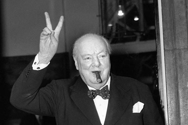 1940 - II. Dünya Savaşı: Winston Churchill, Birleşik Krallık Başbakanı olarak görevlendirildi.