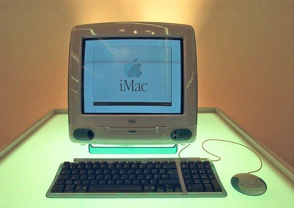 1998 - Apple, Imac'i piyasaya sundu.