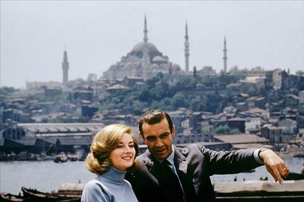 18. Sean Connery ve Daniela Bianchi'nin İstanbul pozu, 1963.