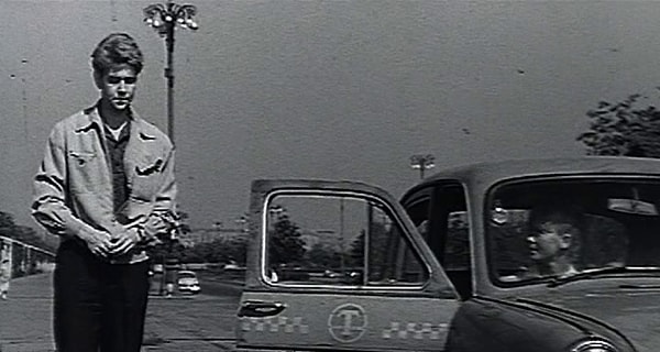 1. В каком фильме повествуется о работе водителей такси?