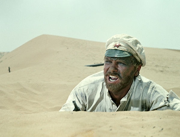 6. А кто сыграл Петруху в фильме В. Мотыля «Белое солнце пустыни»?