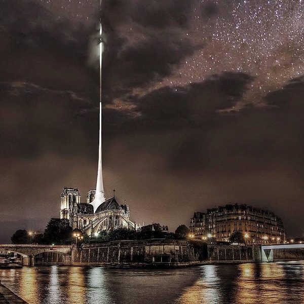 2. Студия Vizumatelier из Братиславы предлагает установить на месте сгоревшего шпиля башню в форме иглы с прожектором, свет от которого будет уходить высоко в небо