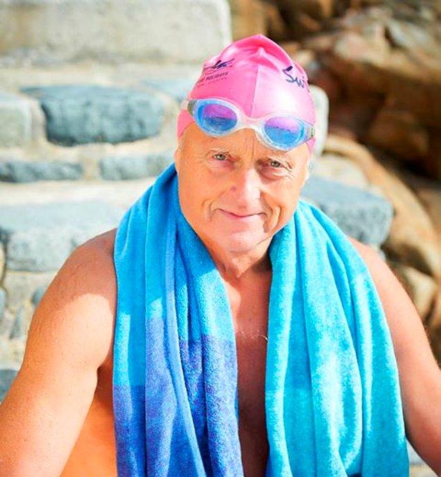 4. Manş Denizi'nde kulaç atmak herkese nasip olabilir ama Roger Allsopp bunu 70 yaşında yapmış!