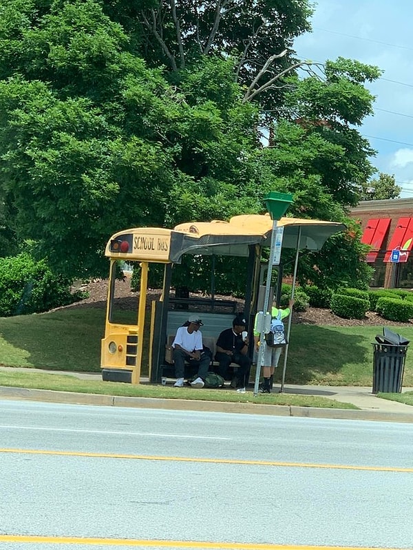19. Остановка из старого школьного автобуса