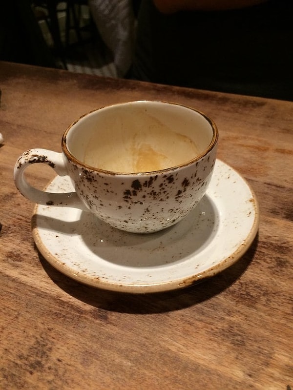 24. И тут вам принесли чай в такой чашке... Ну вы поняли, это дизайн такой