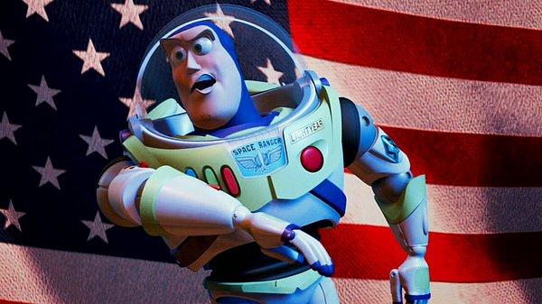 13. Oyuncak Hikayesi 2'de Buzz'ın Amerikan bayrağı önünde konuşma yaptığı kısım diğer ülkelerde Amerikan bayrağı yerine dünya konularak yayınlanmıştır.