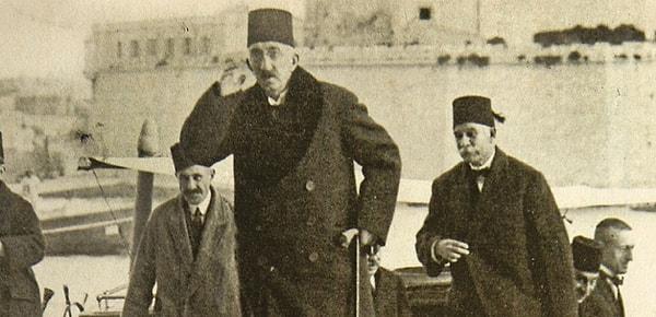 1 Kasım 1922'de kaldırılan saltanat, 17 Kasım'da Vahdettin'in İstanbul'u terk edişiyle Osmanlı yerini Türkiye Cumhuriyeti'ne bıraksa da...