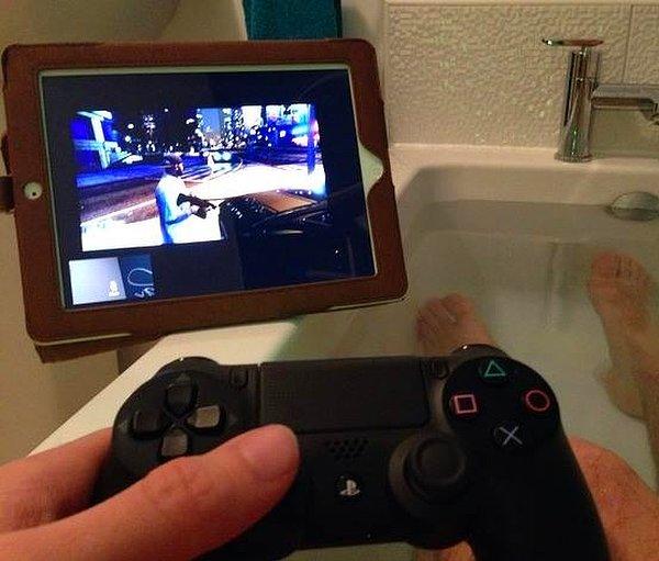 5. "Odamdaki Playstation ile FaceTime yaparak banyoda da oyun oynayabiliyorum."