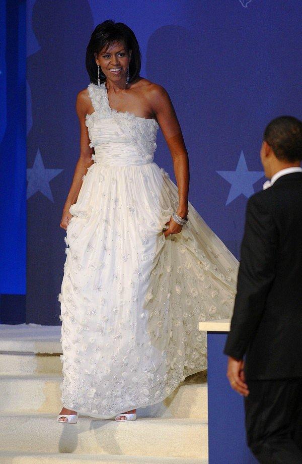 39. Michelle Obama, Barack Obama'nın yeni başkanlık görevine gelişini kutlamak amacıyla verilen yemekte. (2009)