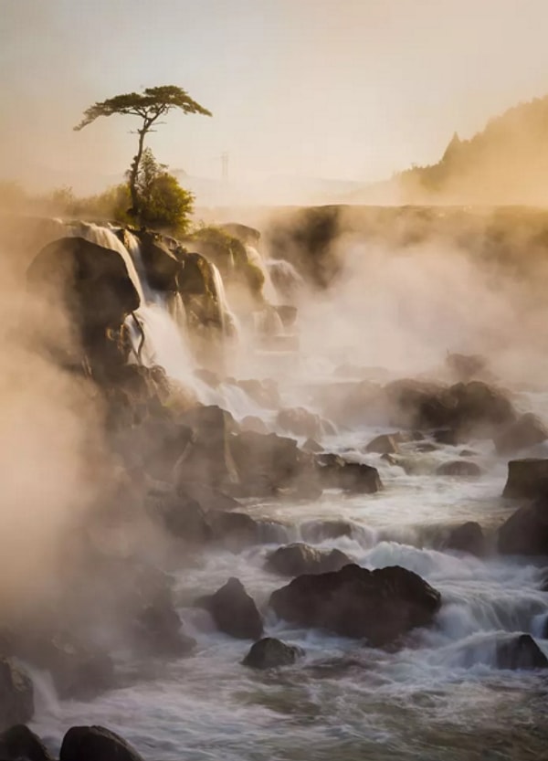 22. "Водопад Нати". Автор: Вэйчжун Дэн, категория: Природа.
