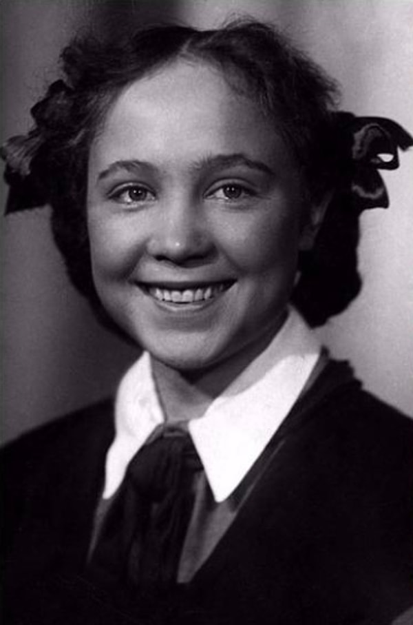 9. Кто на фото?