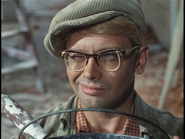 3. Какой прибор соорудил Шурик в квартире в фильме «Иван Васильевич меняет профессию»?