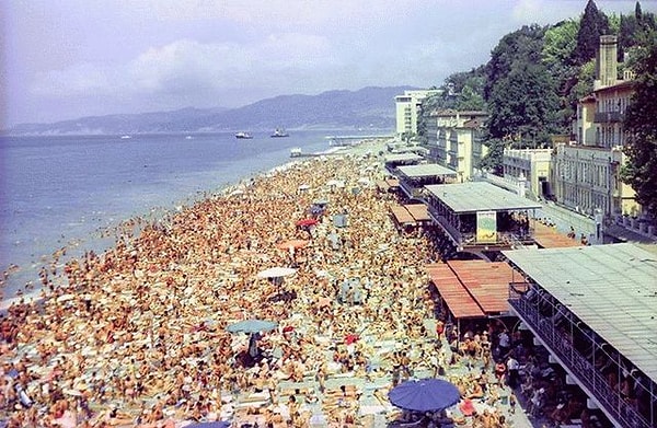 6. По какой минимальной цене можно было приобрести путевку в Сочи сроком на три недели?