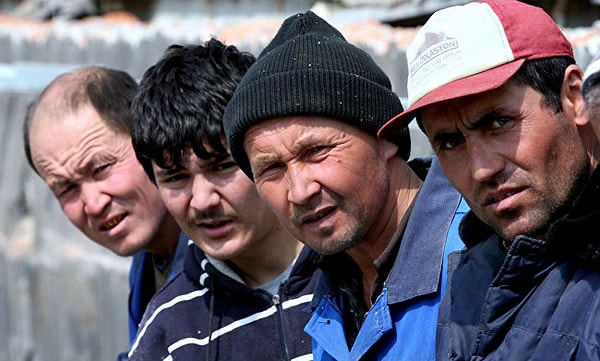 3. В Таждикистане граждане производят расчеты в ...