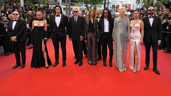 72. Cannes Film Festivali de geçtiğimiz günlerde başladı. Açılış gecesinde de birçok ünlü yerini aldı.