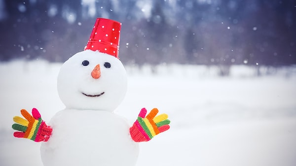 8. Перчатки вы надеваете до выхода из помещения или на улице?