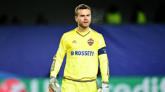 8. Igor Akinfeev (33) / CSKA Moskova / 16 yıl 04 ay 16 gün