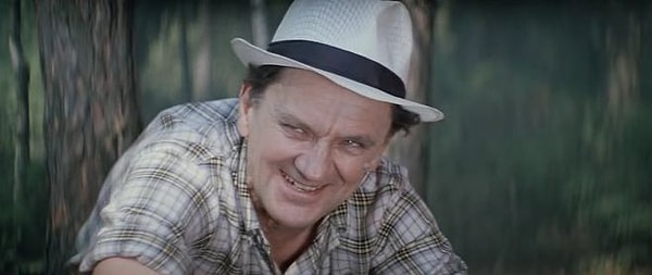 4. Что приобрел Шеф за премию в фильме «Бриллиантовая рука»?