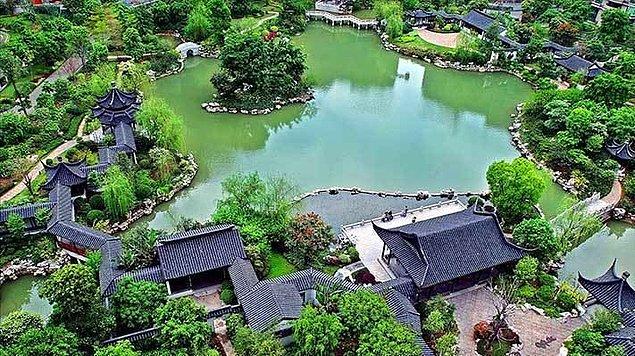 Mimarın çocukluğu, Pei ailesine ait, Dünya Miras Listesi'ne bile girmiş olan Suju'nun Geleneksel Bahçeleri'nde geçmişti.