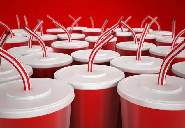9. "Gebelik toksemisi için 24 saatlik idrar tahlili yaptırmam gerekiyordu. Verdikleri kapları doldurunca evdeki yemek siparişlerinden kalan plastik bardakları doldurdum. Sonra laboratuara gidip çiş dolu bardakları asistana teslim ettim."